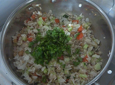 coriander leaves for southekayi avalakki or cucumber poha