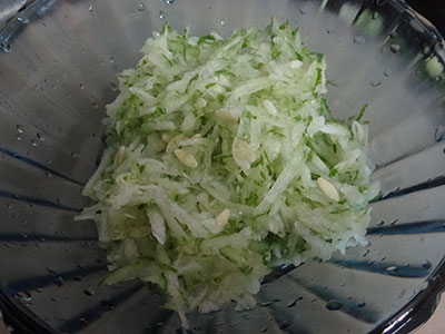 grated cucumber for southekayi idli