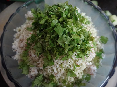 coriander leaves for southekayi or cucumber idli