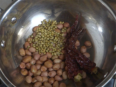 roasting masala for thondekai masala curry