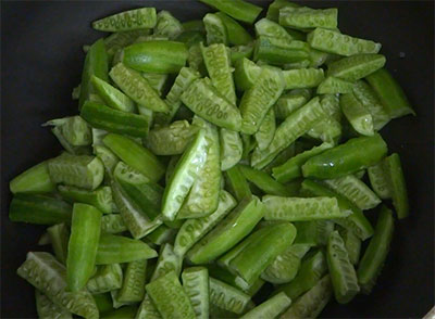 chopped Ivy gourd for thondekai masala curry