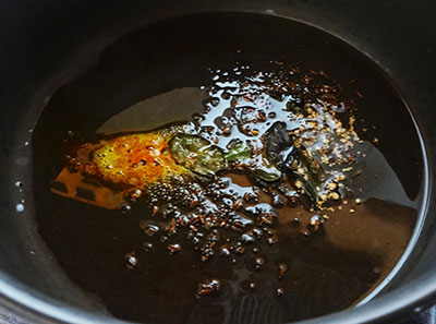 tempering for thondekai palya or stir fry