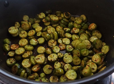 tempering for thondekai palya or stir fry