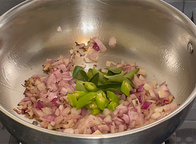 onion, curry leaves and green chillies for thuppada avalakki recipe or ghee poha recipes