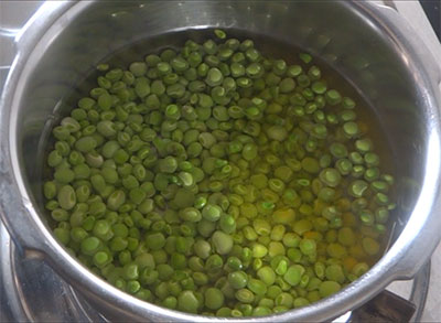 togarikalu or fresh pigeon peas for togarikalu saru or thogari kaalu sambar