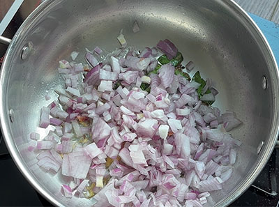 onion for tomato avalakki or poha recipe