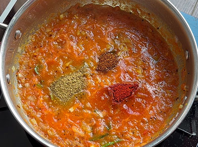 red chilli, dhaniya and garam masala for tomato avalakki or poha recipe