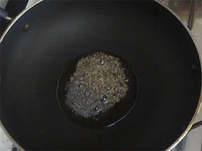 tempering for tomato bellulli gojju or tomato garlic gojju