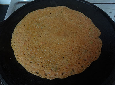 making for tomato dosa or tomato dose