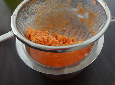 straining tomato juice