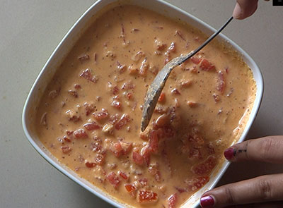 making tomato sasive or tomato raita