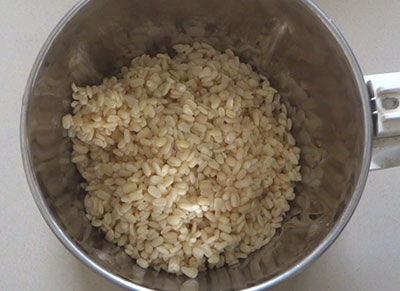 soaked urad dal for uddina bonda or uddina vade