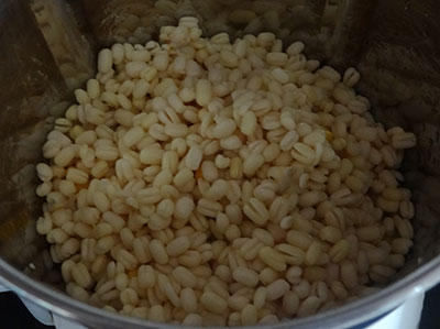 soaked urad dal for uddina vade or medu vada