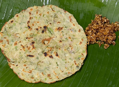 serving vadape or odape or spicy akki rotti recipe