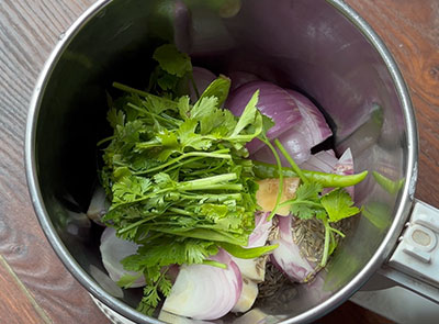 coriander leaves for vadape or odape or spicy akki rotti recipe