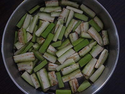 cut brinjals for vangi bath