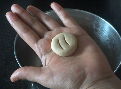 flattened wheat flour benne biscuit or atta butter biscuit in oven